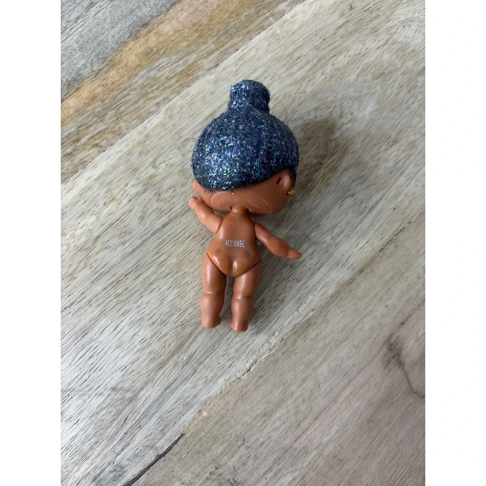 MGA LOL Surprise Lil Sister Glitter Blue Hair Green Eyes 46318MBE Mini Figure